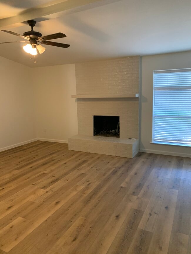 Building Photo - 9720 Leland Ln