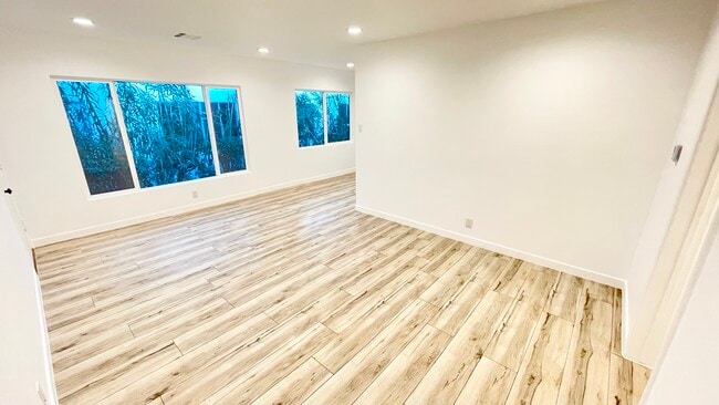 Building Photo - 8720 W Olympic Blvd