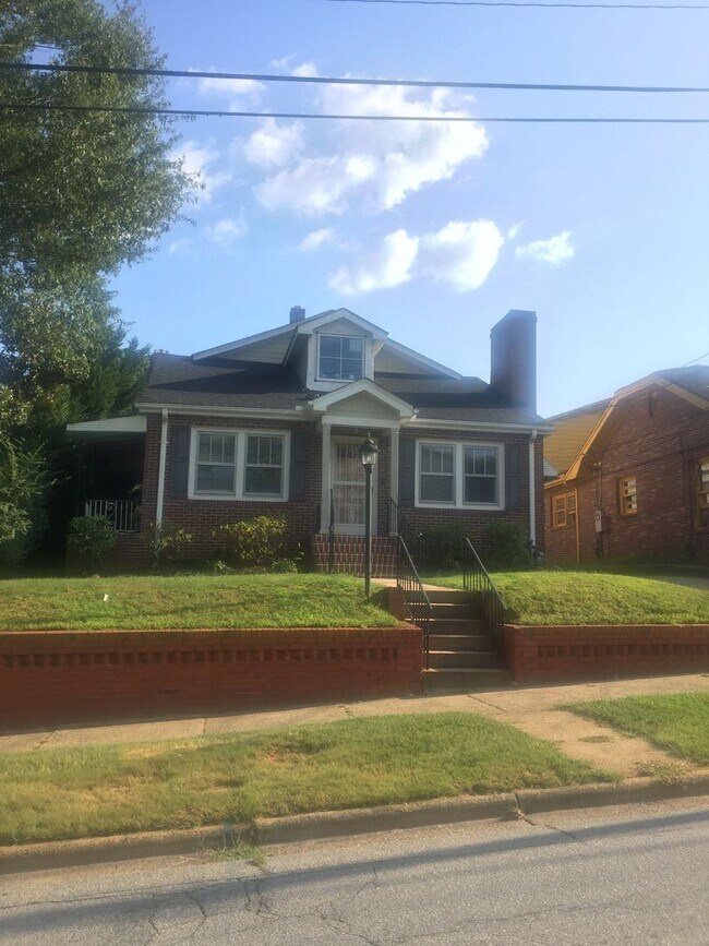 5 Bedroom 3.5 Bath Brick home in Downtown ... - 5 Bedroom 3.5 Bath Brick home in Downtown ...