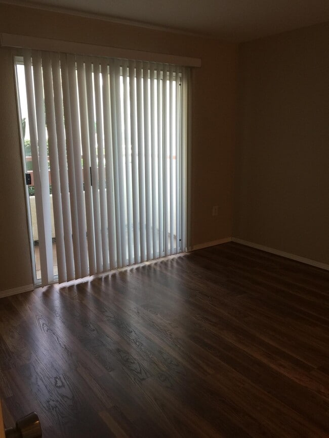 Building Photo - 415 Ribbon Beach Way