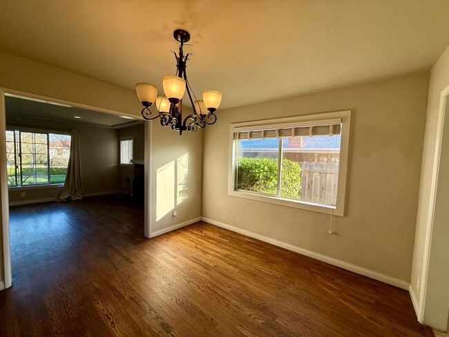 Foto del edificio - Flexible Living 4 Bedroom Home with Pool & Garage