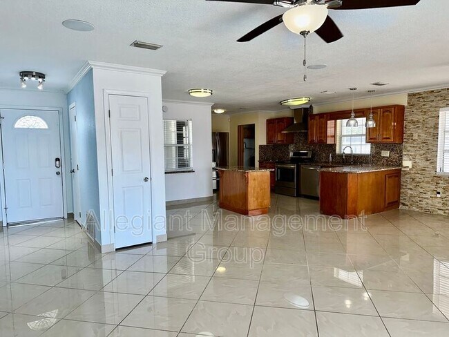 Building Photo - 836 Iron Oak Dr