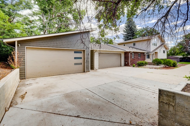 Building Photo - Spacious & Modern Home in Crestmoor Park!