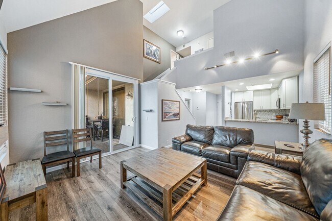 Building Photo - Mission Valley Beautiful Townhome Fully Furnished with A/C, Laundry + Parking