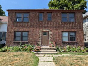 Building Photo - 1033 Edgewater Ave