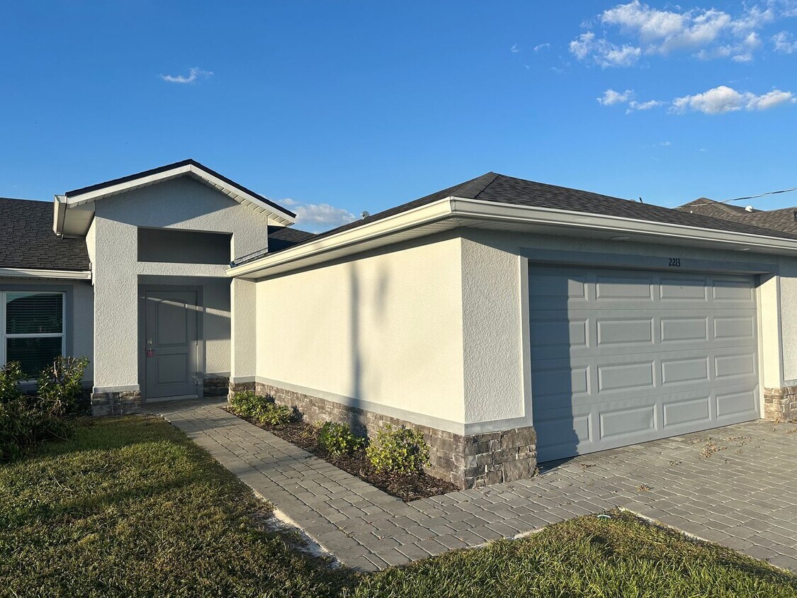 Primary Photo - Available Now- 4 Bedroom 2 Bathroom NW Cape Coral Home