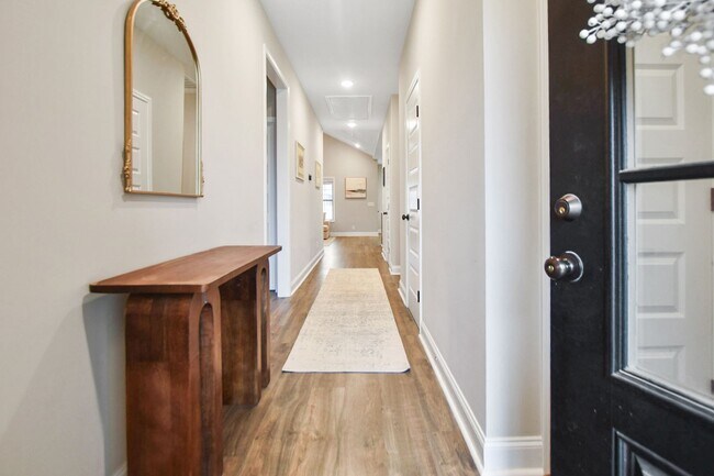 Foto del edificio - Pet Friendly Three Bedroom!