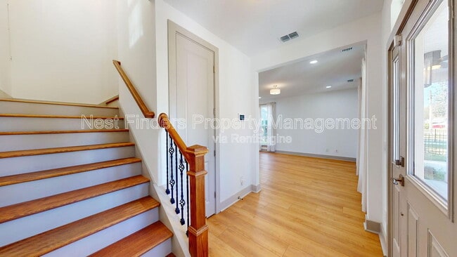 Building Photo - 966 Ingleside Ave