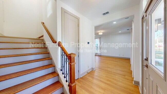 Foto del edificio - 966 Ingleside Ave