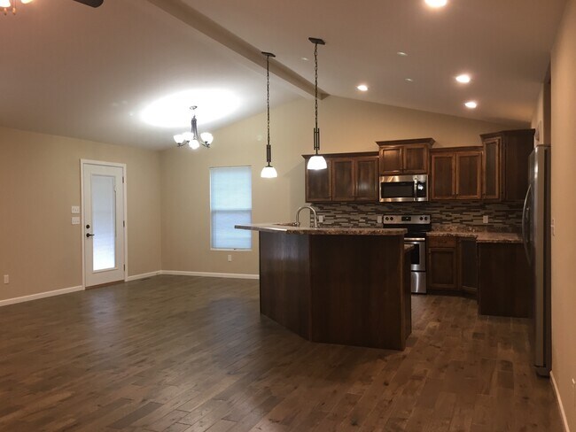 Foto del edificio - 4Bed/3Bath, House, Quiet Subdivision!