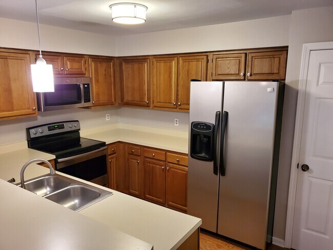 Building Photo - 5914 Stone Brook Dr