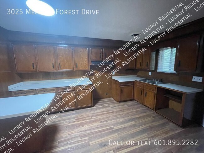 Building Photo - Charming 4-Bedroom Home with Spacious Layo...