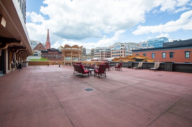 Foto del edificio - Amazing 1 BR/1 BA Condo in Penn Quarter!