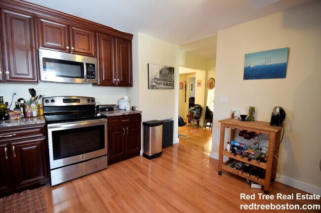 Building Photo - 25 Oak Square Ave