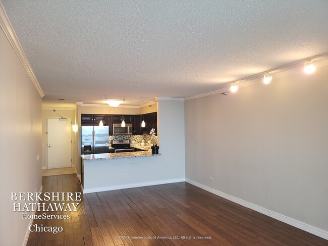 Foto del edificio - 512 N MCCLURG Court