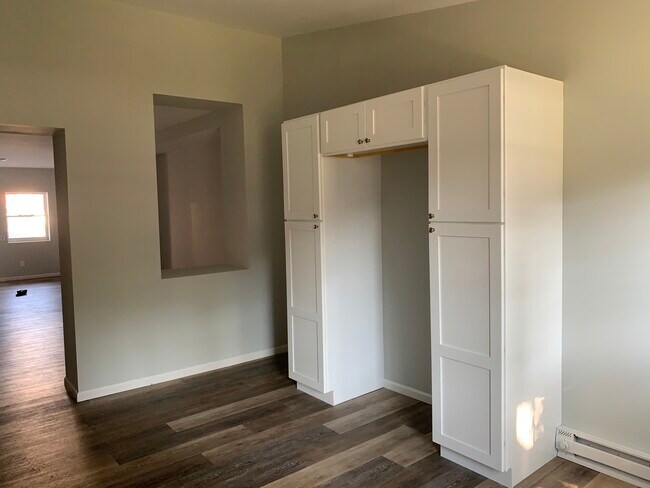 Almacenamiento en la cocina y espacio para el frigorífico - 407 Hamilton St