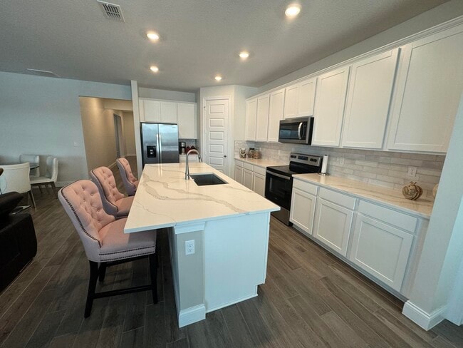Building Photo - 8643 Dahlia Cir