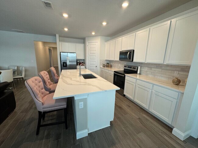 Building Photo - 8643 Dahlia Cir