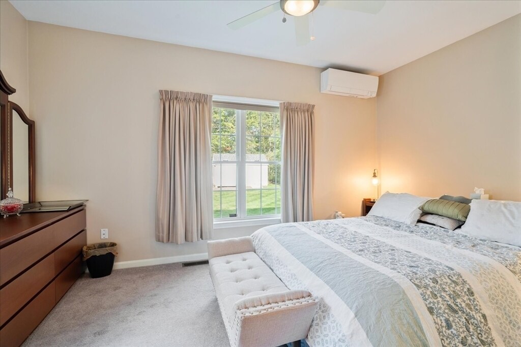 Foto principal - 000 Confidential St