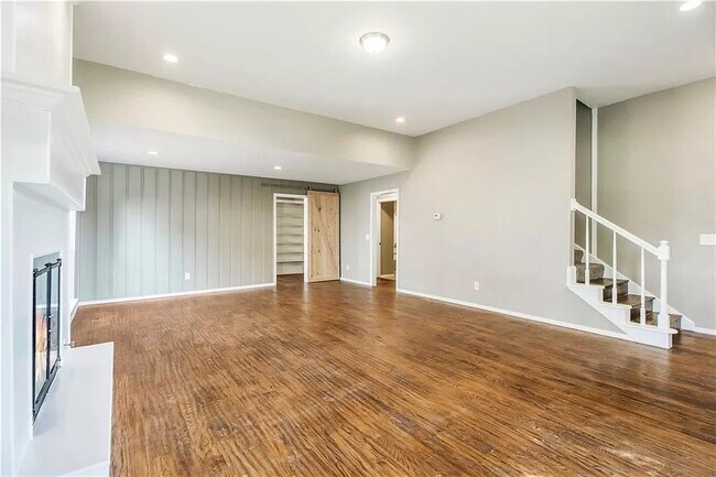 Building Photo - 11012 Springhollow Rd