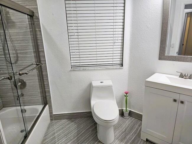Foto del edificio - 8854 W Flagler St