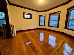 Building Photo - 9-11 Lincoln St