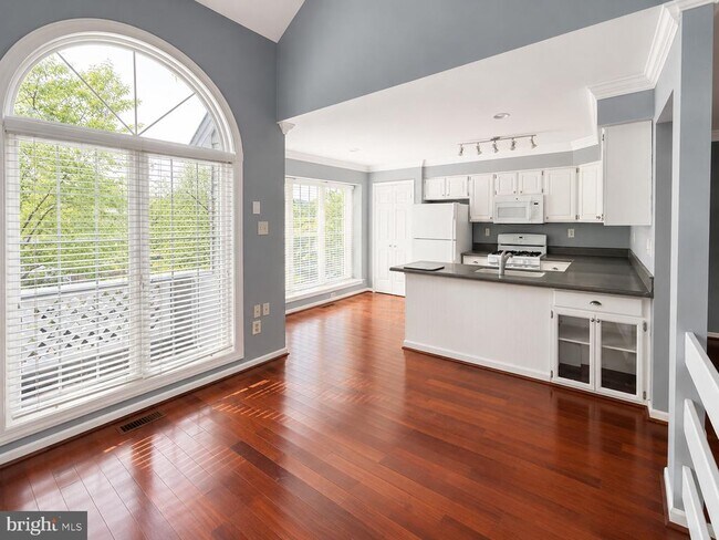 Foto del edificio - 84 Andover Ct