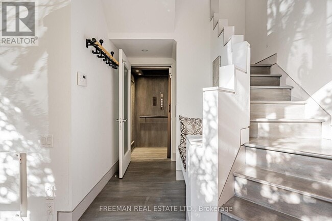 Building Photo - 21 Howland Ave