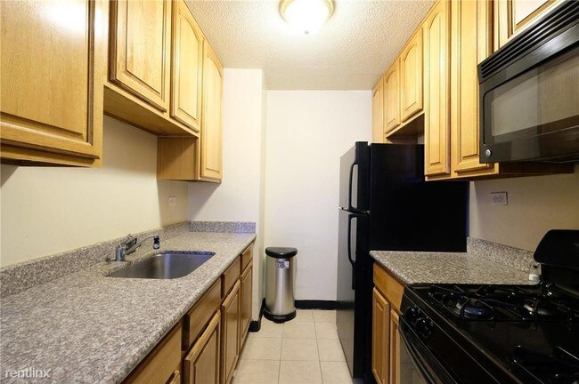 Building Photo - Studio, 1 bath Apartment - 3333 Broadway