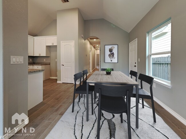 Building Photo - 16649 E Hammon