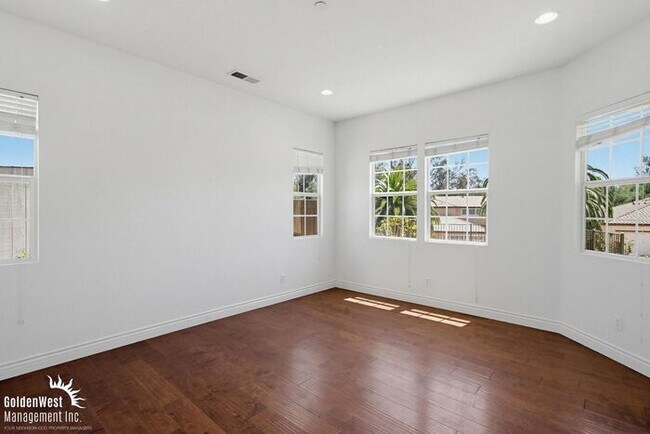 Foto del edificio - Elegant 5Bdm 3Ba Hilltop Home In Fallbrook!