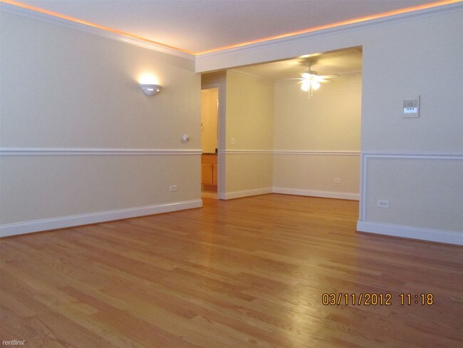 Building Photo - 1 br, 1 bath  - 4929 N East River Rd Unit 2A