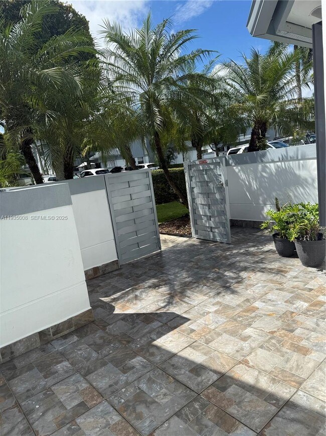 Foto del edificio - 9869 NW 52nd Terrace