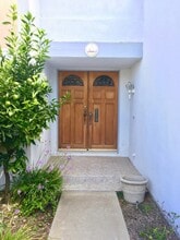 Building Photo - 7030 Seawind Dr