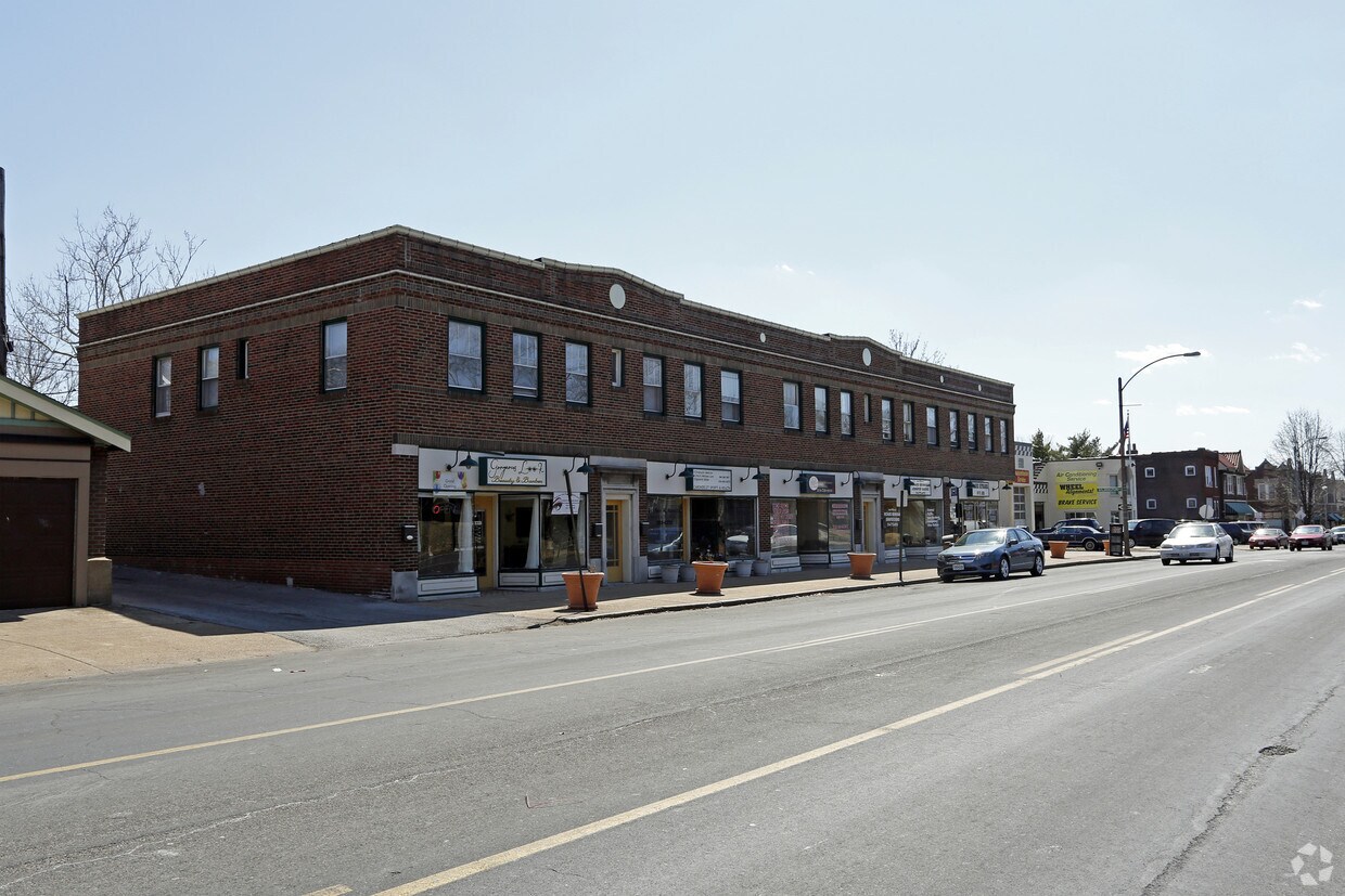 Foto del edificio - 5812-5824 S Grand Blvd