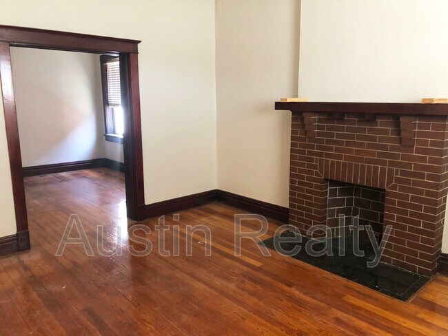 Foto del edificio - 4345 Bates St