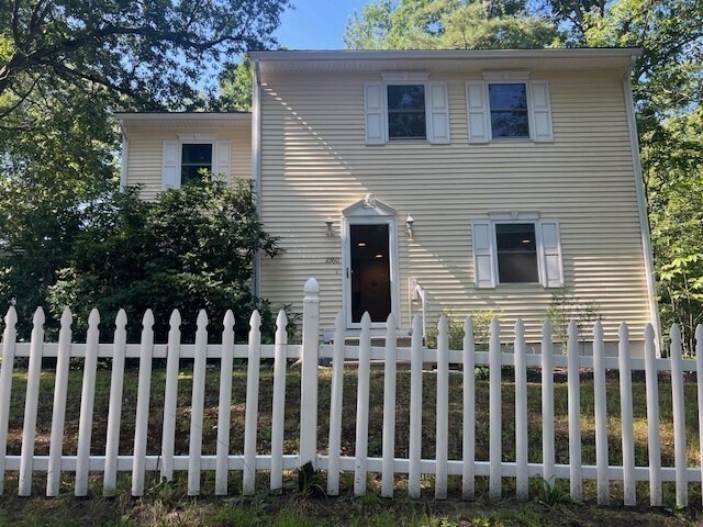 Foto principal - 2360 Main St