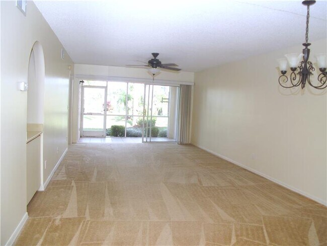 Foto del edificio - 259 Deerwood Cir