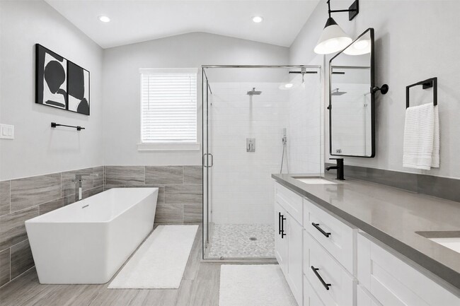 Building Photo - 913 Oak St