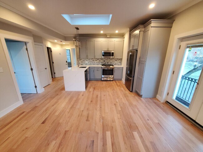 Building Photo - RENOVATED BRIGHTON 3 BED/1.5 BATH WITH WASHER/DRYER IN UNIT