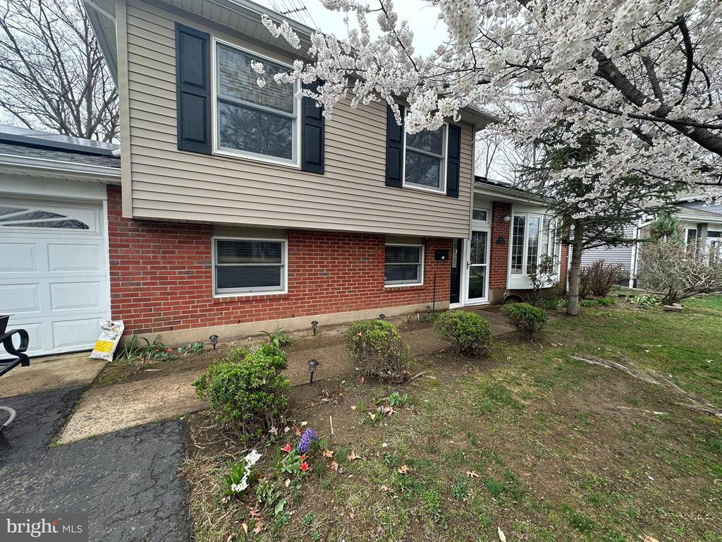 Foto principal - 62 Lakeview Ct