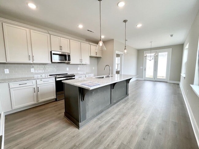 Building Photo - 3 Bed, 2.5 Bath Home w/ 2 Car Garage