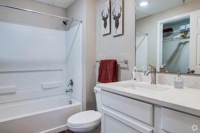 4BR, 4BA Flat - 1,282SF - 2818 Apartments - Historical Acess