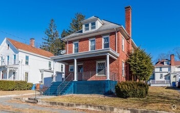 Building Photo - 36 Montrepose Ave