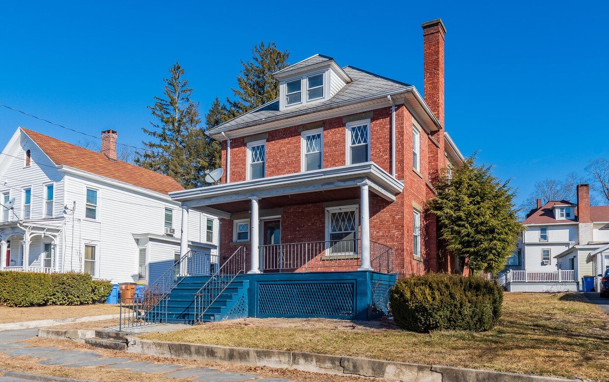 Primary Photo - Beautiful Brick 2 -Story