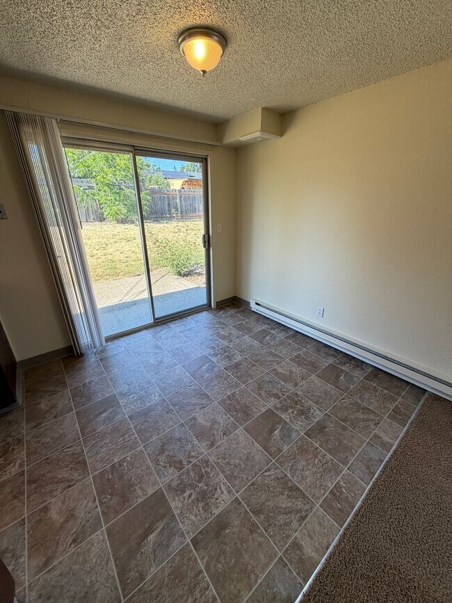 Foto del edificio - (473) Walnut Duplex - 2 Bedroom / 1 Bathroom