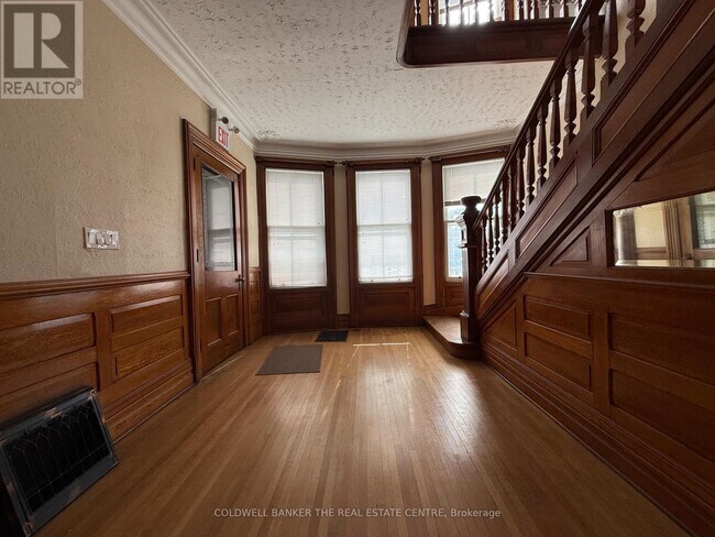 Photo du bâtiment - 415 Davis Dr