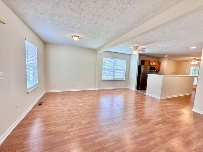 Foto del edificio - Wonderful 3 Bedroom 2 Bath Home Now Available!