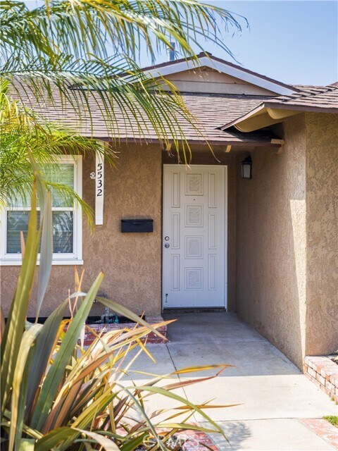 Building Photo - 5532 Vallecito Ave