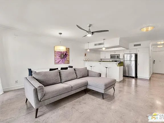 Foto del edificio - 1655 E Palm Canyon Dr